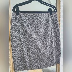 NWT New York & Co Pencil Skirt | Size 14 | Grey Floral